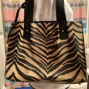 New. Ladies polyurethane tiger print bag.